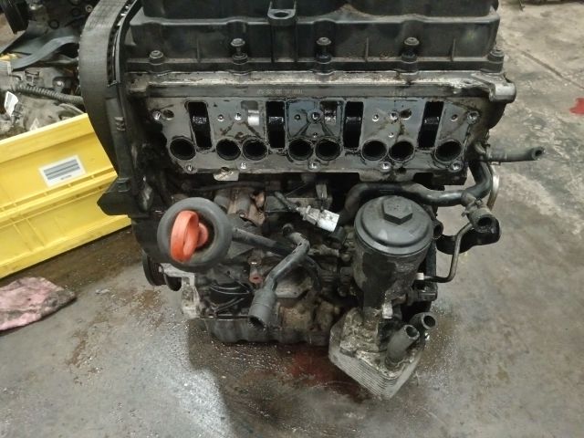 bontott VW PASSAT B6 Motor (Fűzött blokk hengerfejjel)