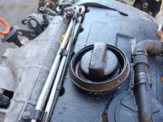 bontott VW PASSAT B6 Motor (Fűzött blokk hengerfejjel)