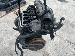 bontott VW PASSAT B6 Motor (Fűzött blokk hengerfejjel)