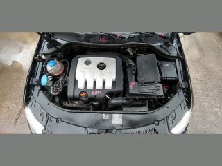 bontott VW PASSAT B6 Motor (Fűzött blokk hengerfejjel)