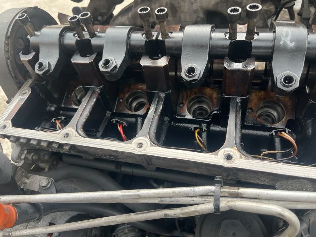 bontott VW PASSAT B6 Motor (Fűzött blokk hengerfejjel)