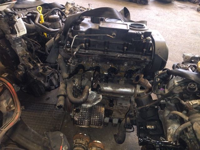 bontott VW PASSAT B6 Motor (Fűzött blokk hengerfejjel)