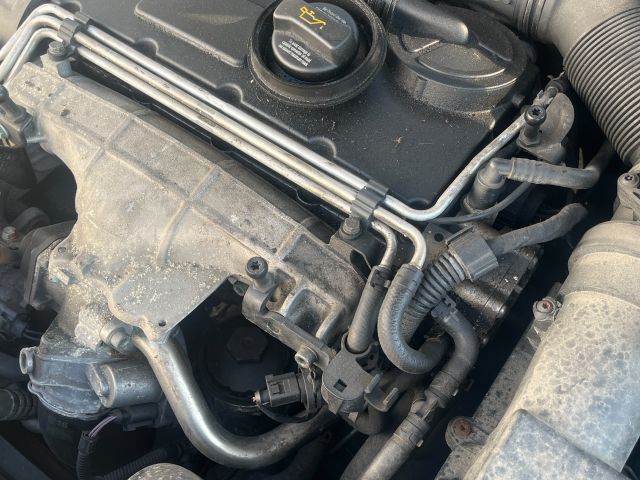 bontott VW PASSAT B6 Motor (Fűzött blokk hengerfejjel)