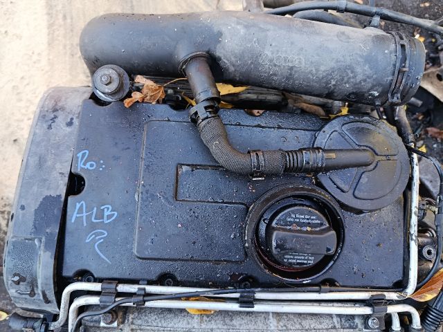 bontott VW PASSAT B6 Motor (Fűzött blokk hengerfejjel)