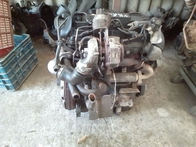 bontott VW PASSAT B6 Motor (Fűzött blokk hengerfejjel)