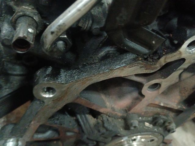 bontott VW PASSAT B6 Motor (Fűzött blokk hengerfejjel)