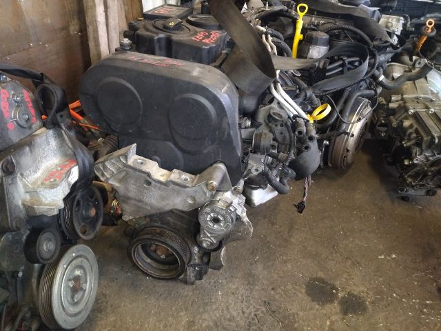 bontott VW PASSAT B6 Motor (Fűzött blokk hengerfejjel)