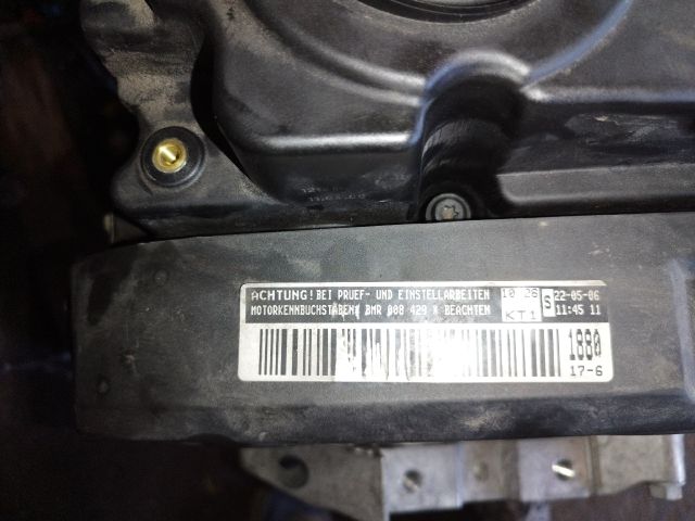 bontott VW PASSAT B6 Motor (Fűzött blokk hengerfejjel)