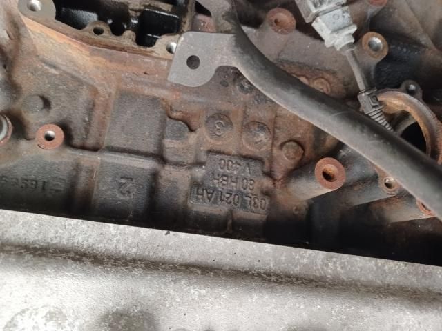 bontott VW PASSAT B6 Motor (Fűzött blokk hengerfejjel)