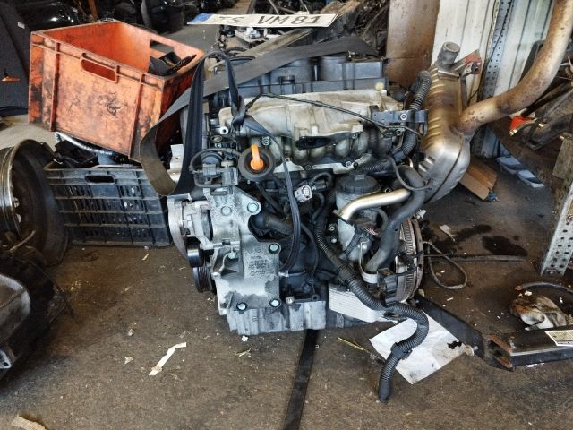 bontott VW PASSAT B6 Motor (Fűzött blokk hengerfejjel)