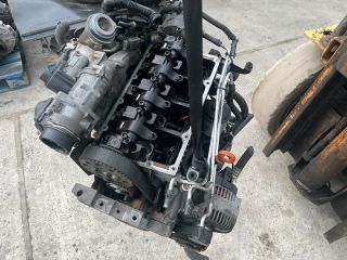 bontott VW PASSAT B6 Motor (Fűzött blokk hengerfejjel)