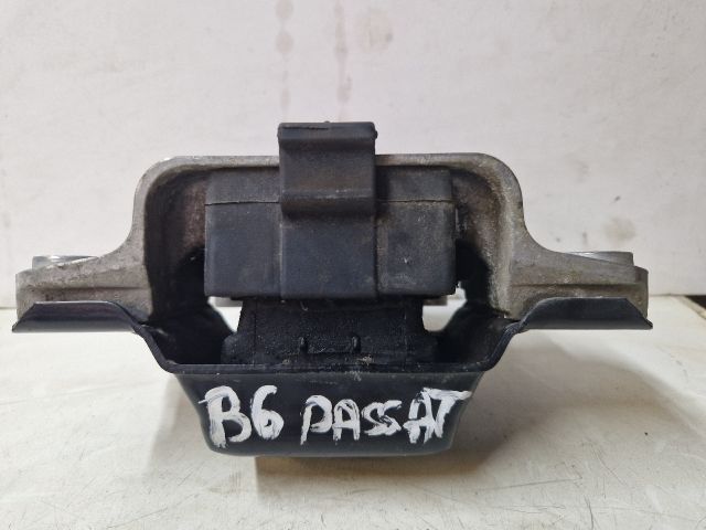 bontott VW PASSAT B6 Motor Tartó Bak Bal