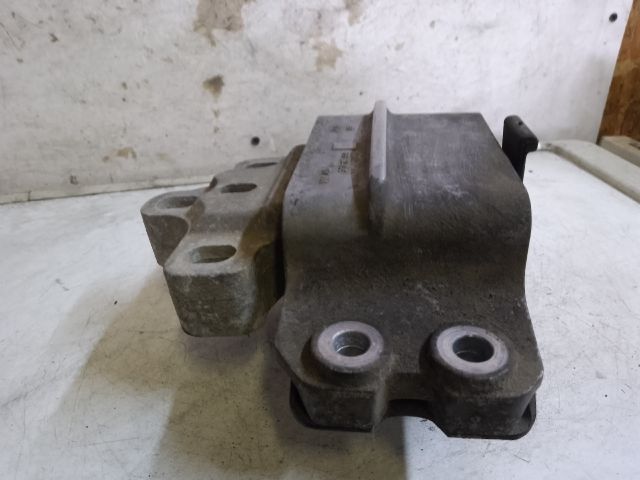 bontott VW PASSAT B6 Motor Tartó Bak Bal