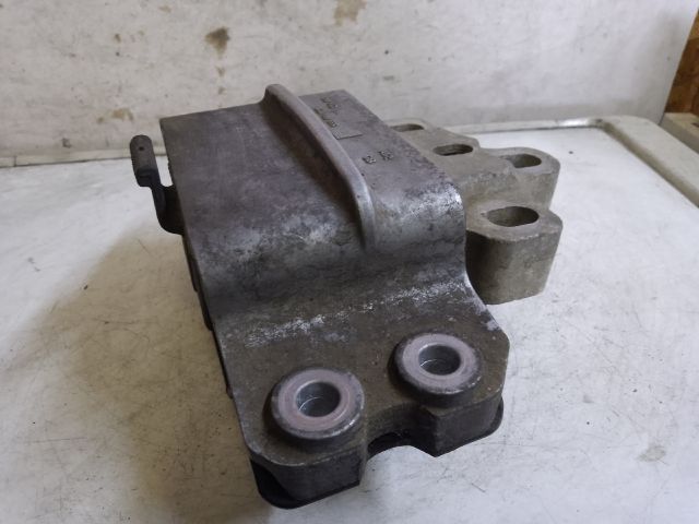 bontott VW PASSAT B6 Motor Tartó Bak Bal