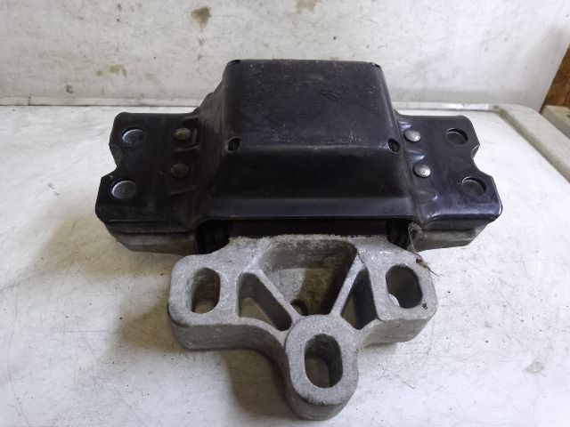 bontott VW PASSAT B6 Motor Tartó Bak Bal