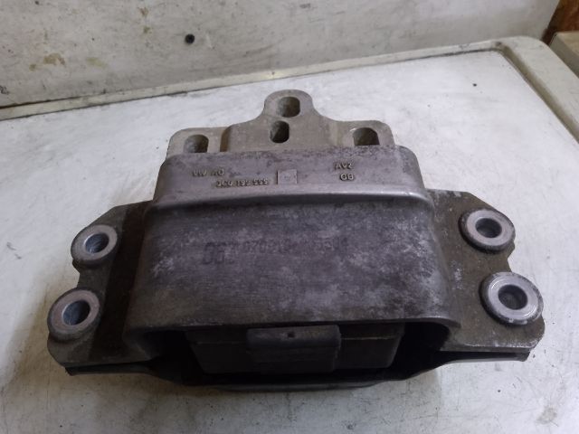 bontott VW PASSAT B6 Motor Tartó Bak Bal