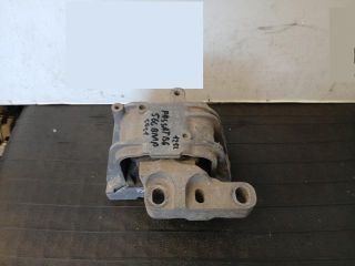 bontott VW PASSAT B6 Motor Tartó Bak Bal