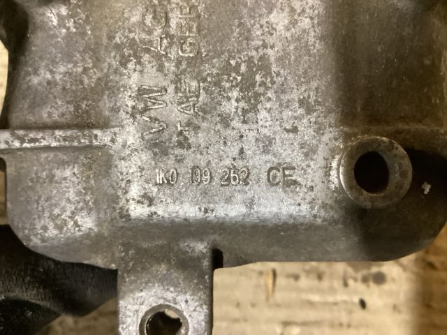 bontott VW PASSAT B6 Motor Tartó Bak (Fém)