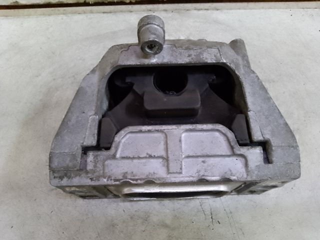 bontott VW PASSAT B6 Motor Tartó Bak (Fém)