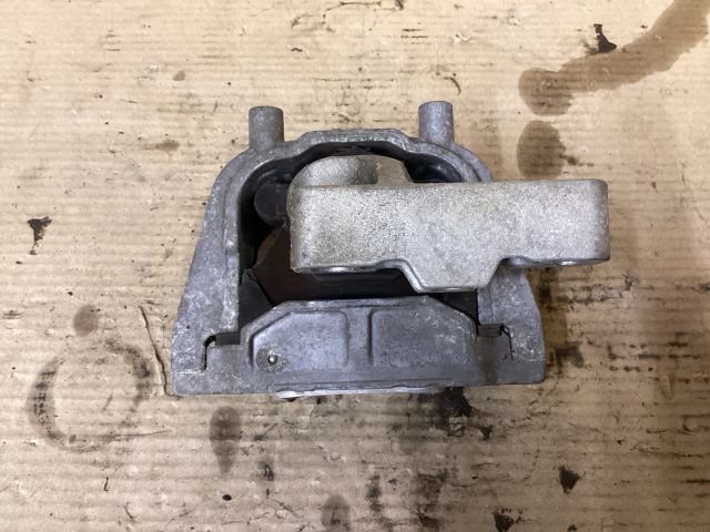 bontott VW PASSAT B6 Motor Tartó Bak (Fém)