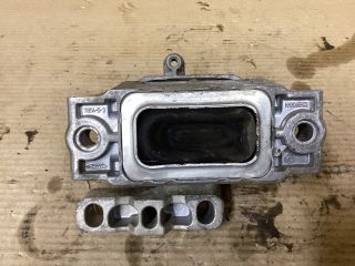 bontott VW PASSAT B6 Motor Tartó Bak (Fém)