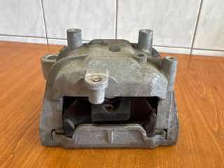 bontott VW PASSAT B6 Motor Tartó Bak (Fém)
