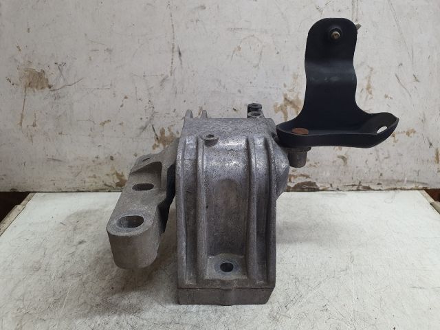 bontott VW PASSAT B6 Motor Tartó Bak (Fém)
