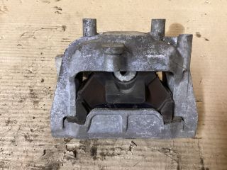 bontott VW PASSAT B6 Motor Tartó Bak (Fém)