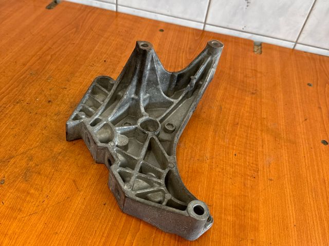 bontott VW PASSAT B6 Motor Tartó Bak (Fém)