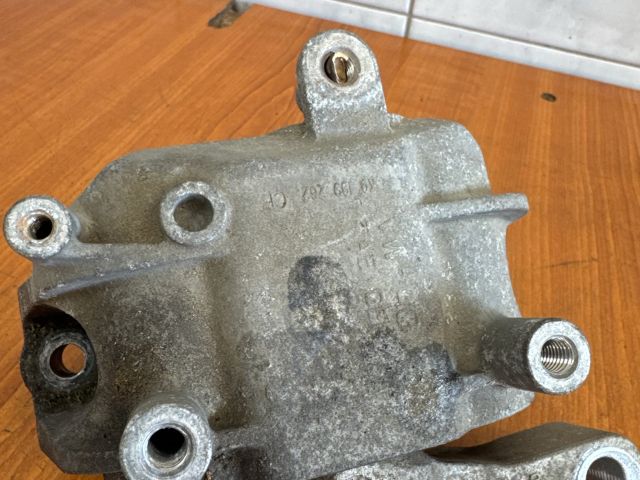 bontott VW PASSAT B6 Motor Tartó Bak (Fém)