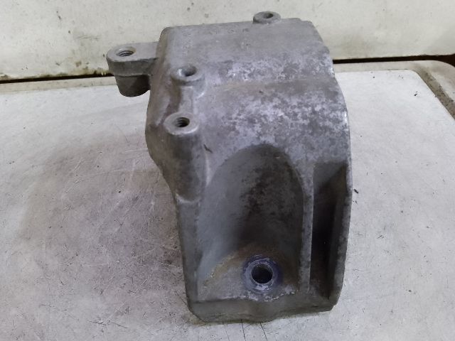 bontott VW PASSAT B6 Motor Tartó Bak (Fém)