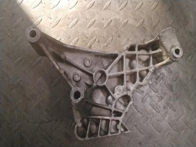 bontott VW PASSAT B6 Motor Tartó Bak (Fém)