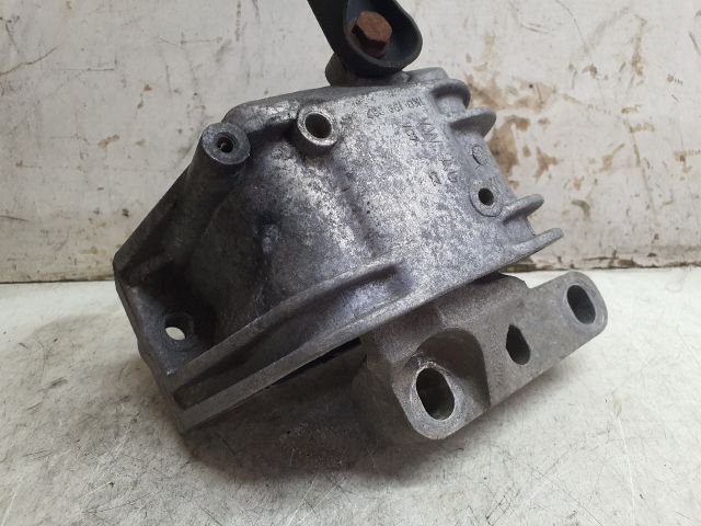 bontott VW PASSAT B6 Motor Tartó Bak (Fém)