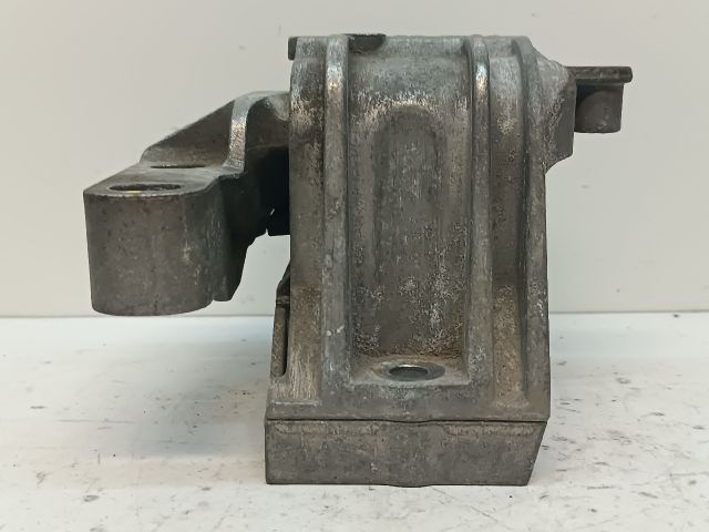 bontott VW PASSAT B6 Motor Tartó Bak Jobb