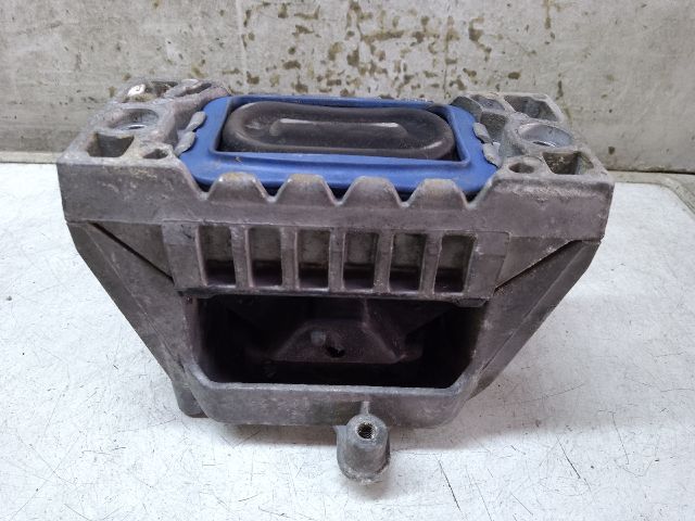 bontott VW PASSAT B6 Motor Tartó Bak Jobb