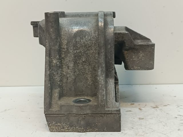 bontott VW PASSAT B6 Motor Tartó Bak Jobb