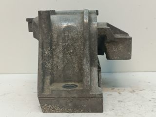 bontott VW PASSAT B6 Motor Tartó Bak Jobb