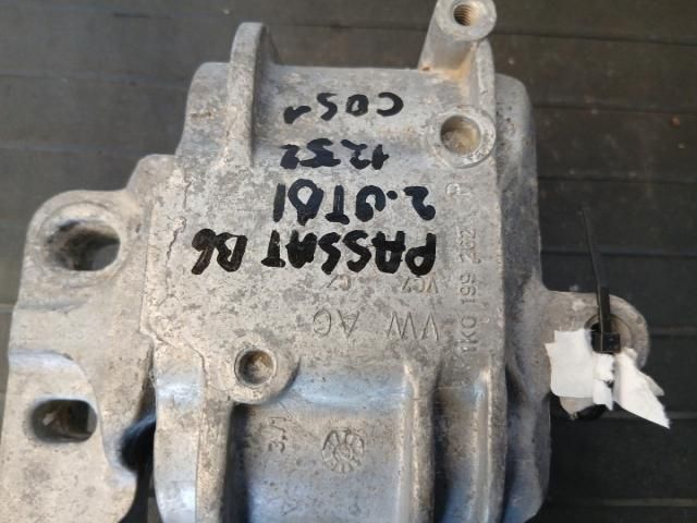 bontott VW PASSAT B6 Motor Tartó Bak Jobb