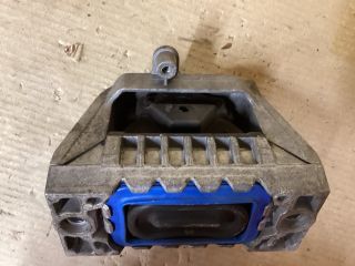 bontott VW PASSAT B6 Motor Tartó Bak Jobb