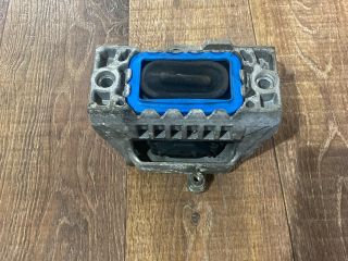 bontott VW PASSAT B6 Motor Tartó Bak Jobb