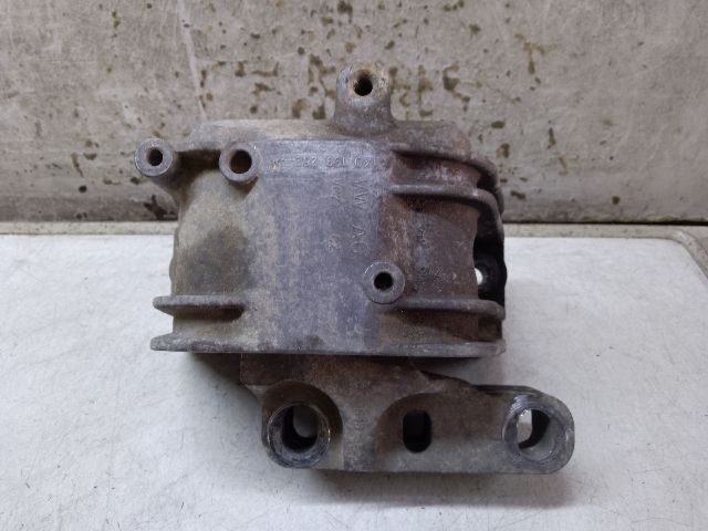 bontott VW PASSAT B6 Motor Tartó Bak Jobb