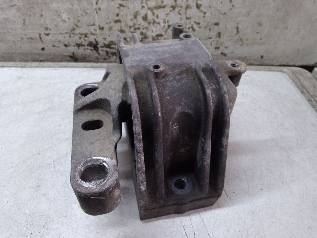 bontott VW PASSAT B6 Motor Tartó Bak Jobb