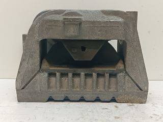 bontott VW PASSAT B6 Motor Tartó Bak Jobb