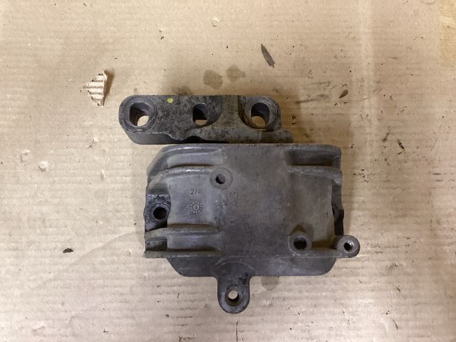 bontott VW PASSAT B6 Motor Tartó Bak Jobb