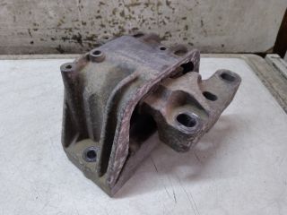 bontott VW PASSAT B6 Motor Tartó Bak Jobb