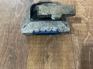 bontott VW PASSAT B6 Motor Tartó Bak Jobb