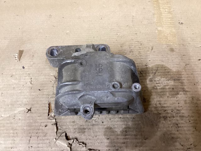 bontott VW PASSAT B6 Motor Tartó Bak Jobb