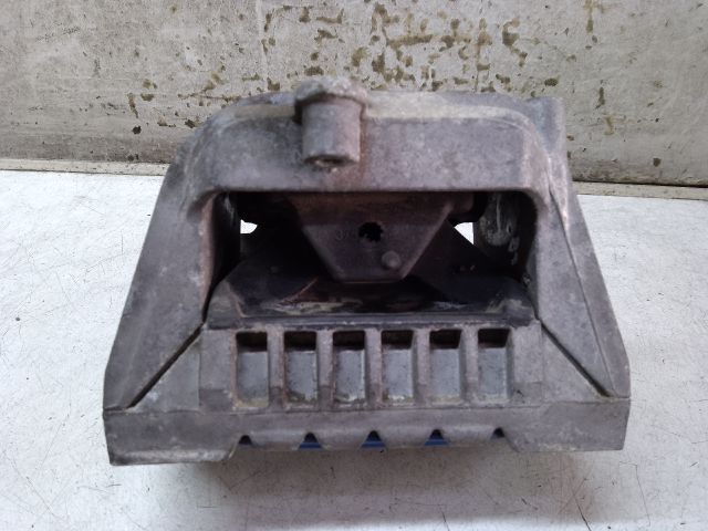 bontott VW PASSAT B6 Motor Tartó Bak Jobb