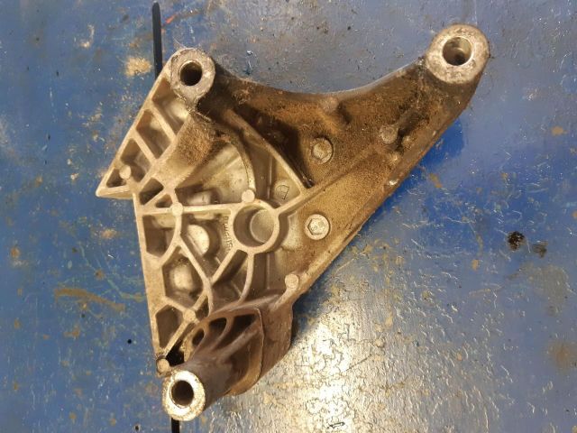 bontott VW PASSAT B6 Motor Tartó Bak (Pozíciófüggetlen)