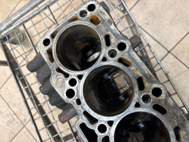 bontott VW PASSAT B6 Motorblokk (Fűzött)
